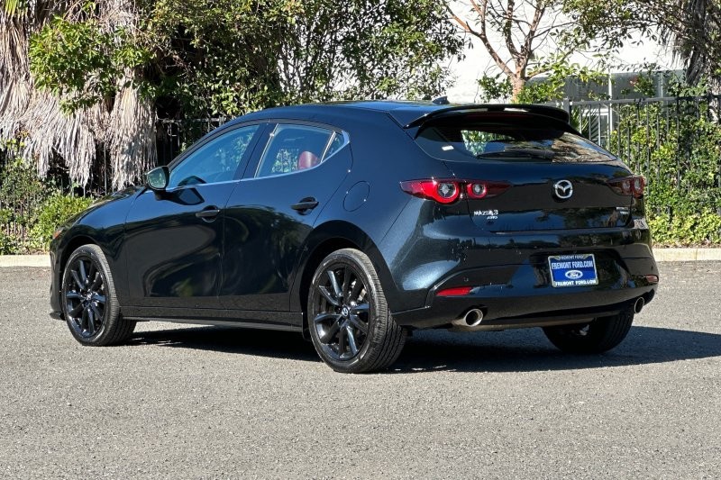 Mazda Mazda3 Vehicle Full-screen Gallery Image 05