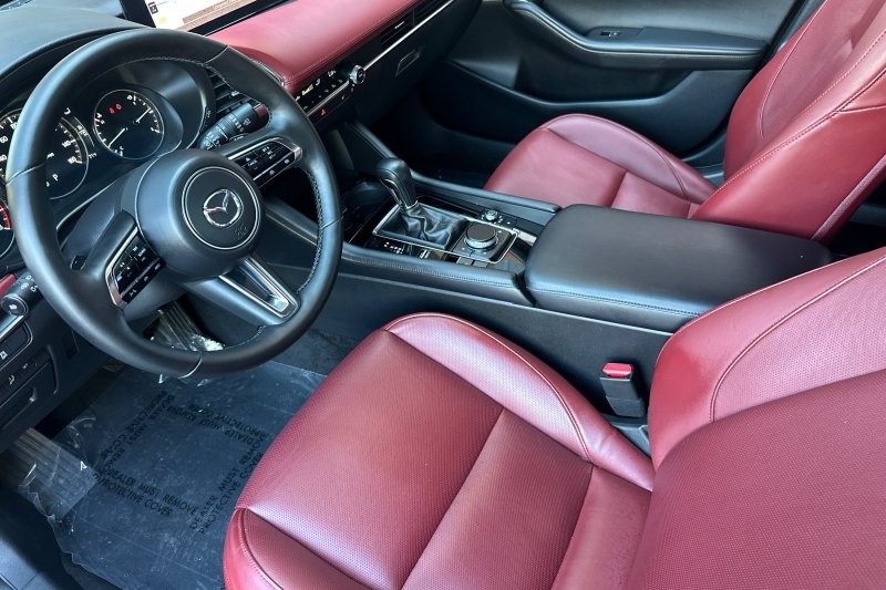 Mazda Mazda3 Vehicle Full-screen Gallery Image 10