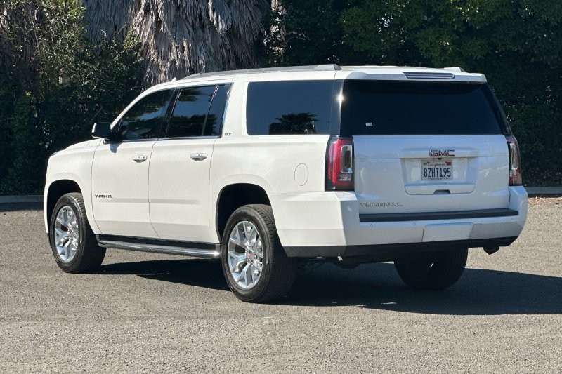 GMC Yukon XL Vehicle Full-screen Gallery Image 05
