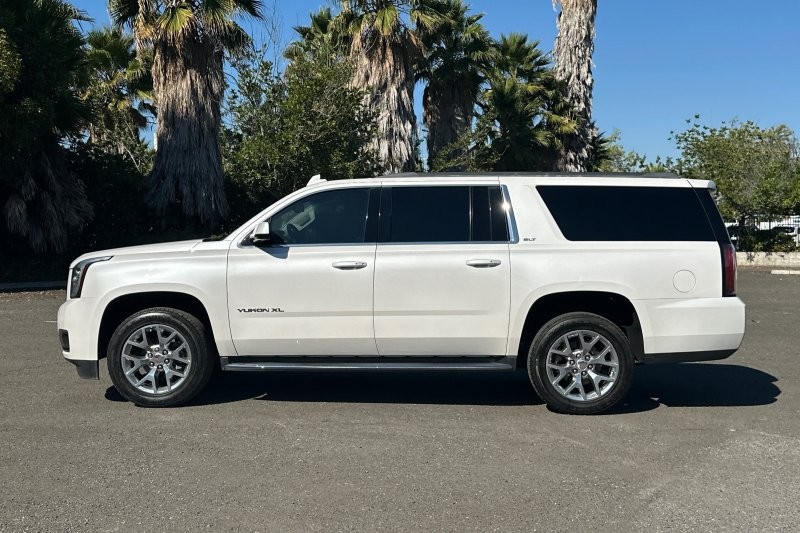 GMC Yukon XL Vehicle Full-screen Gallery Image 07