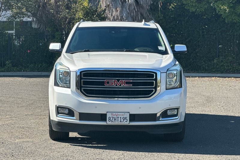 GMC Yukon XL Vehicle Full-screen Gallery Image 09