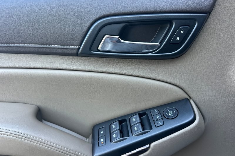 GMC Yukon XL Vehicle Full-screen Gallery Image 11
