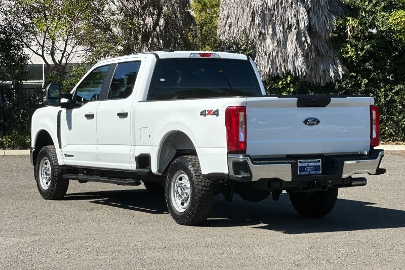 Ford F-250SD Vehicle Full-screen Gallery Image 05
