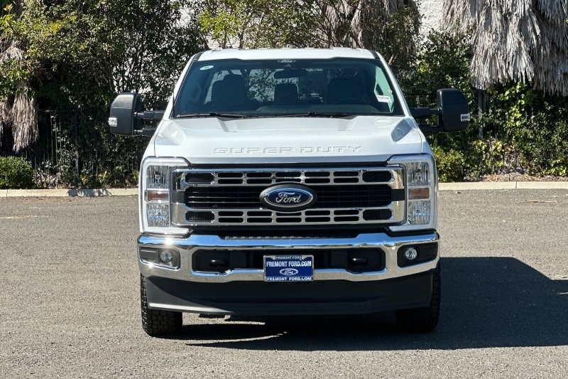 Ford F-250SD Vehicle Full-screen Gallery Image 09