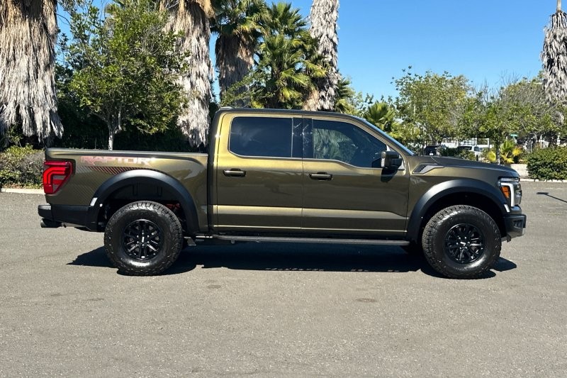 Ford F-150 Vehicle Full-screen Gallery Image 02