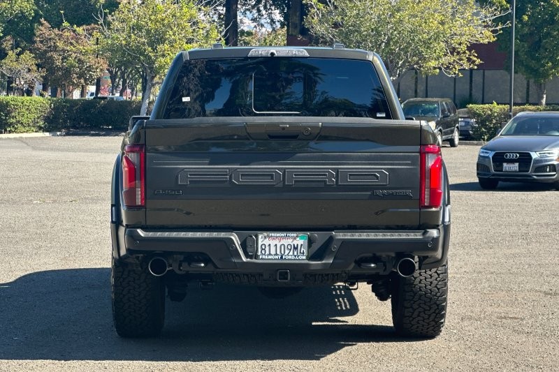Ford F-150 Vehicle Full-screen Gallery Image 04