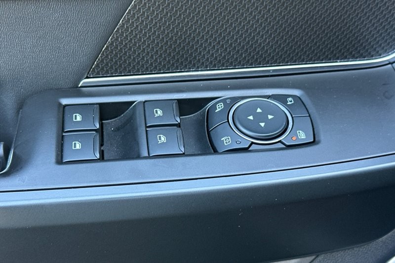 Ford F-150 Vehicle Full-screen Gallery Image 12