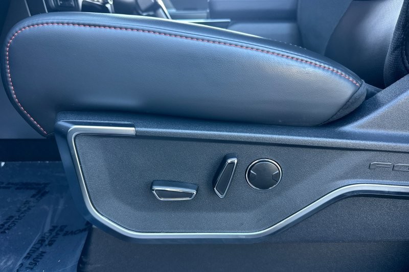 Ford F-150 Vehicle Full-screen Gallery Image 13