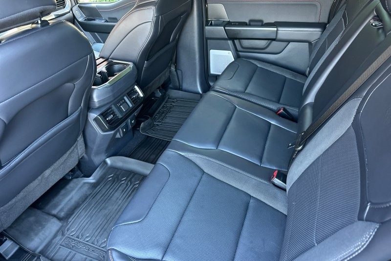 Ford F-150 Vehicle Full-screen Gallery Image 14