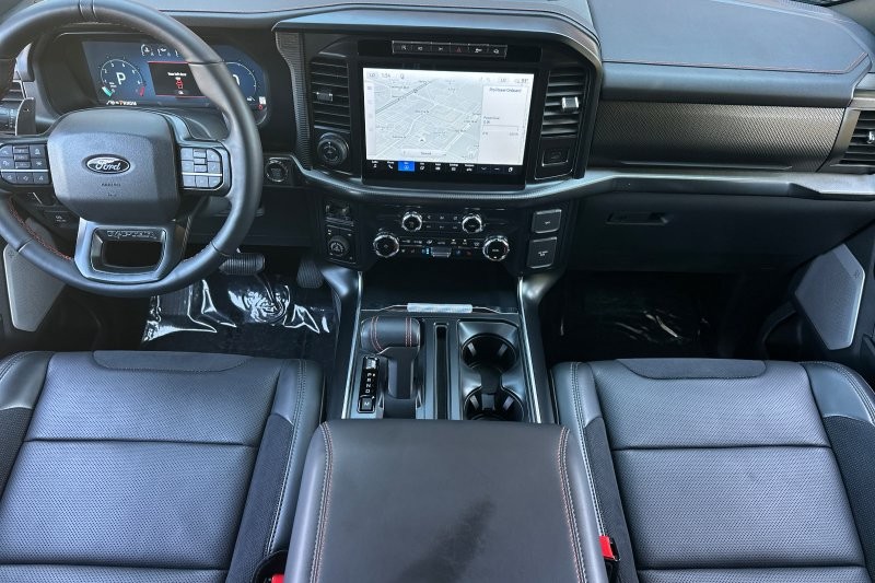Ford F-150 Vehicle Full-screen Gallery Image 15