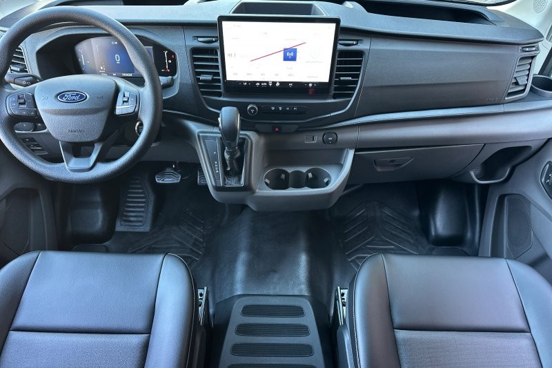 Ford Transit-250 Vehicle Full-screen Gallery Image 12