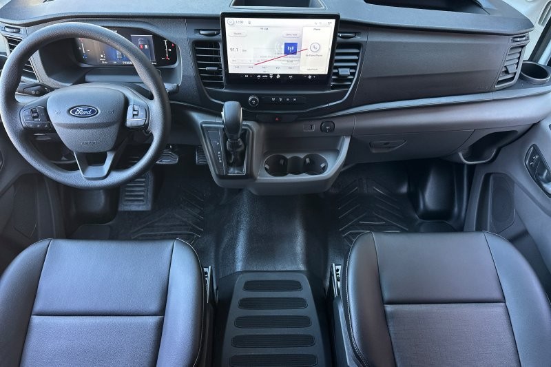 Ford Transit-250 Vehicle Full-screen Gallery Image 12