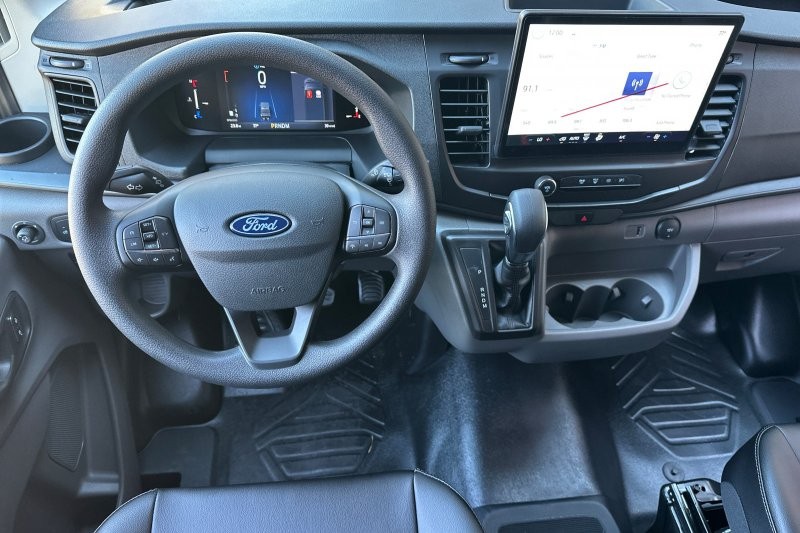 Ford Transit-250 Vehicle Full-screen Gallery Image 13