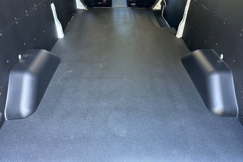 Ford Transit-250 Vehicle Full-screen Gallery Image 14
