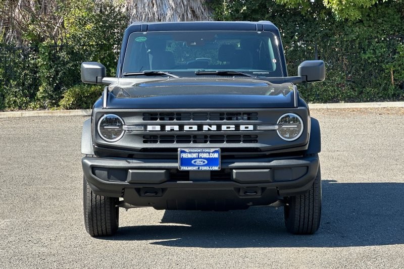 Ford Bronco Vehicle Full-screen Gallery Image 08