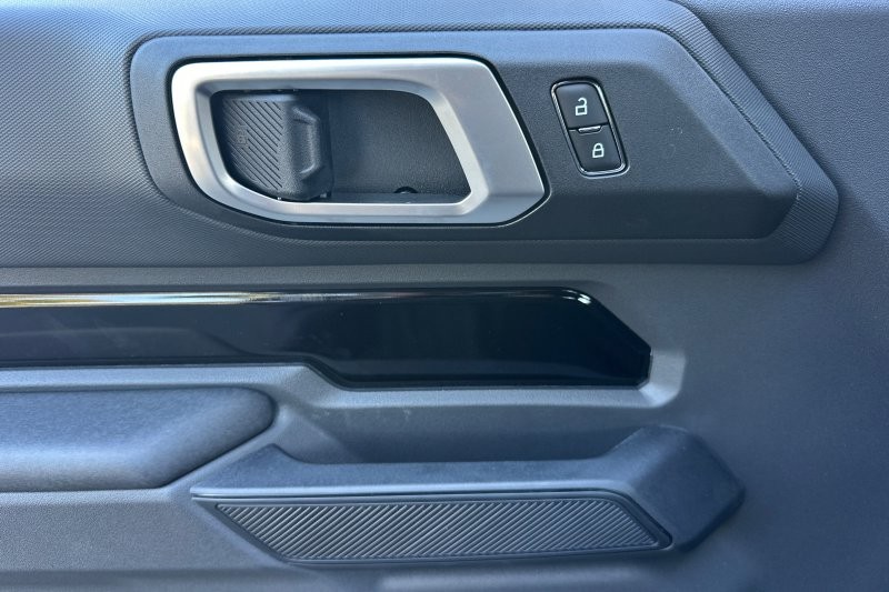 Ford Bronco Vehicle Full-screen Gallery Image 10