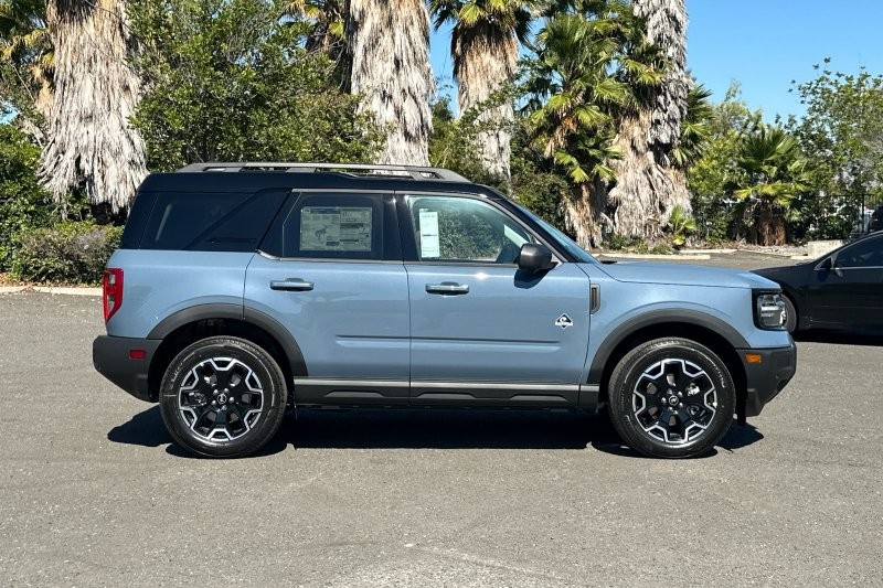 Ford Bronco Sport Vehicle Full-screen Gallery Image 02