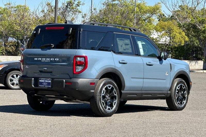 Ford Bronco Sport Vehicle Full-screen Gallery Image 03
