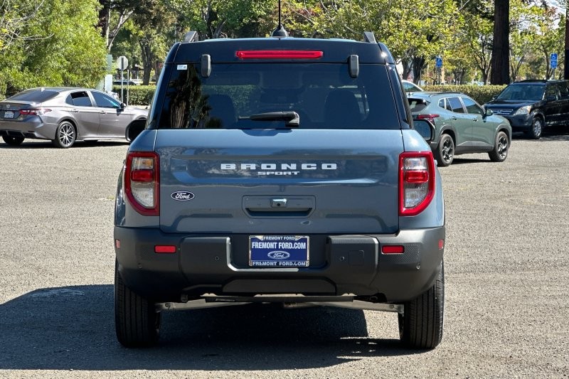Ford Bronco Sport Vehicle Full-screen Gallery Image 04