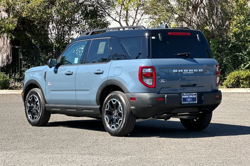 Ford Bronco Sport Vehicle Full-screen Gallery Image 05