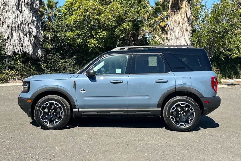 Ford Bronco Sport Vehicle Full-screen Gallery Image 06