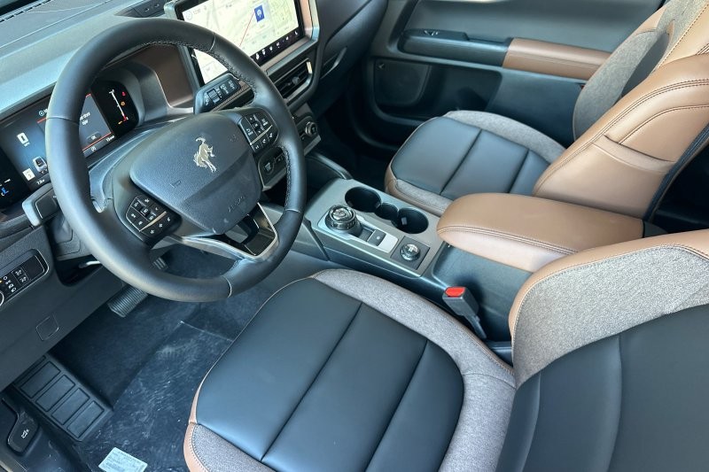 Ford Bronco Sport Vehicle Full-screen Gallery Image 09