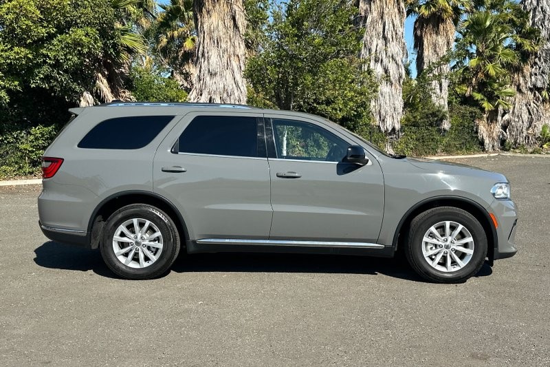 Dodge Durango Vehicle Full-screen Gallery Image 02