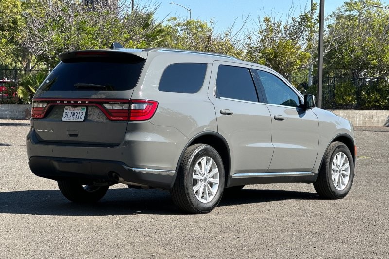 Dodge Durango Vehicle Full-screen Gallery Image 03