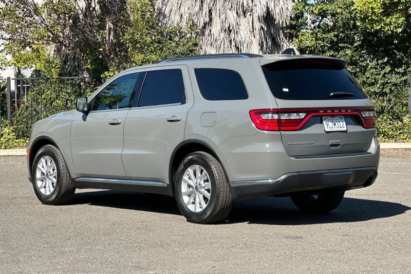 Dodge Durango Vehicle Full-screen Gallery Image 05