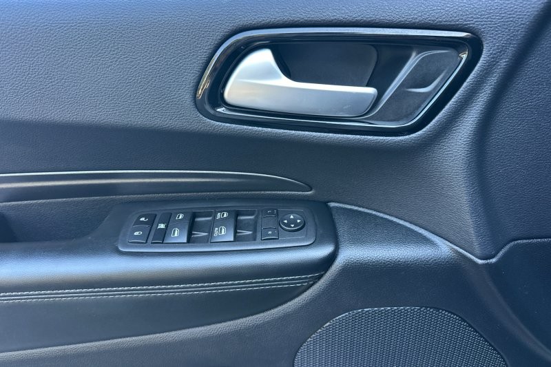 Dodge Durango Vehicle Full-screen Gallery Image 11
