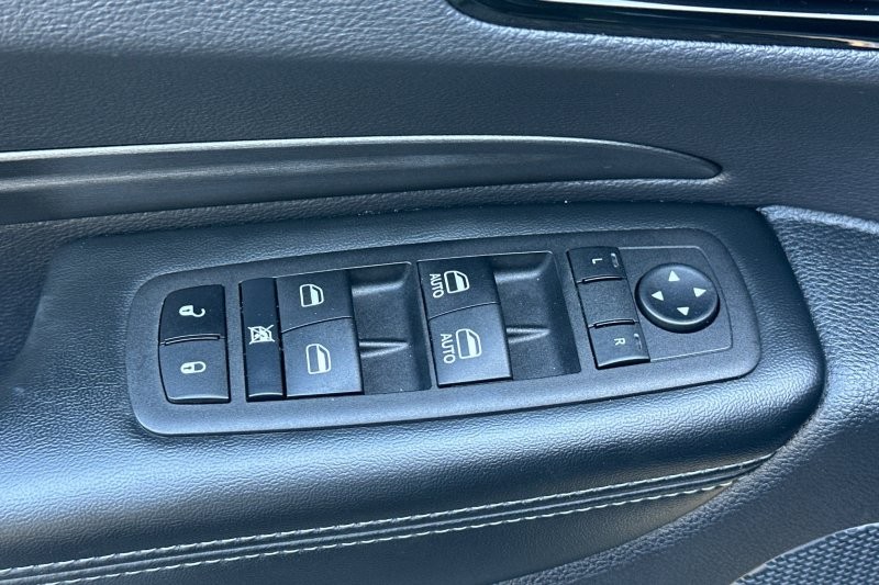 Dodge Durango Vehicle Full-screen Gallery Image 12