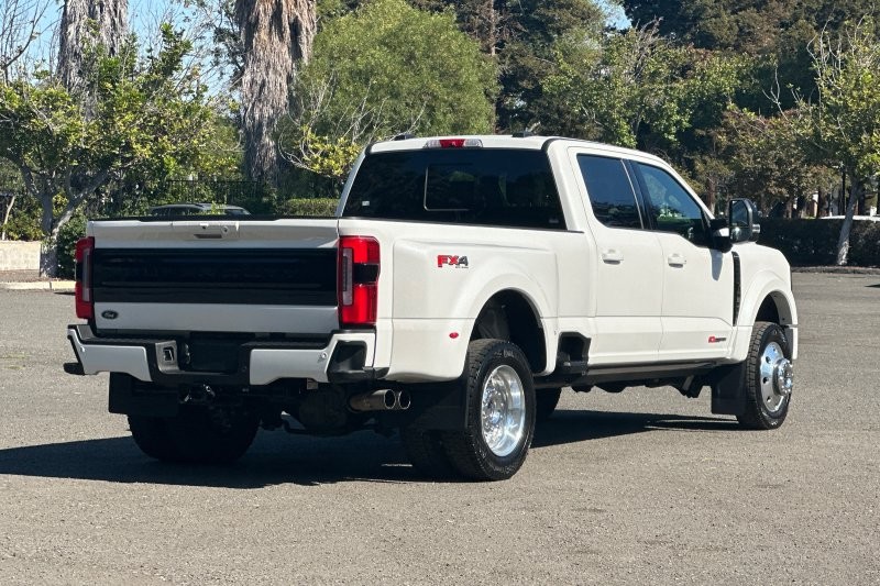 Ford F-450SD Vehicle Full-screen Gallery Image 03