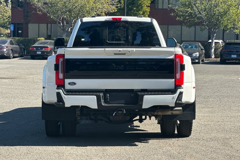 Ford F-450SD Vehicle Full-screen Gallery Image 04