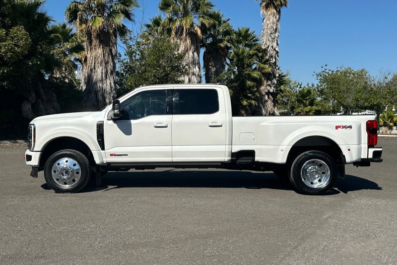 Ford F-450SD Vehicle Full-screen Gallery Image 07