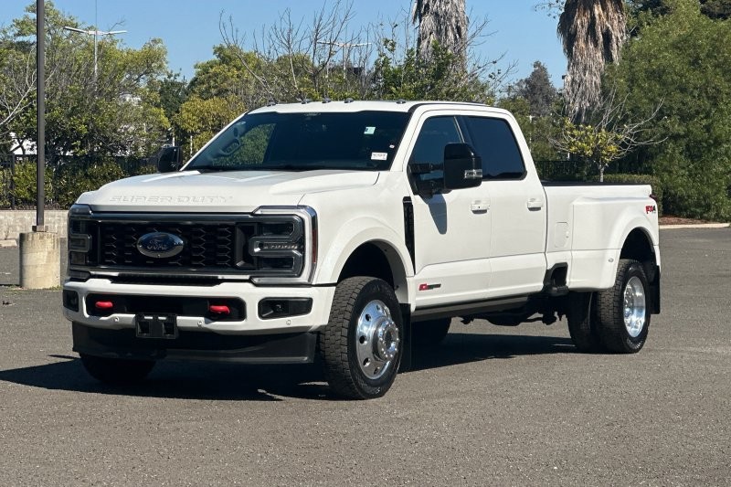 Ford F-450SD Vehicle Full-screen Gallery Image 08