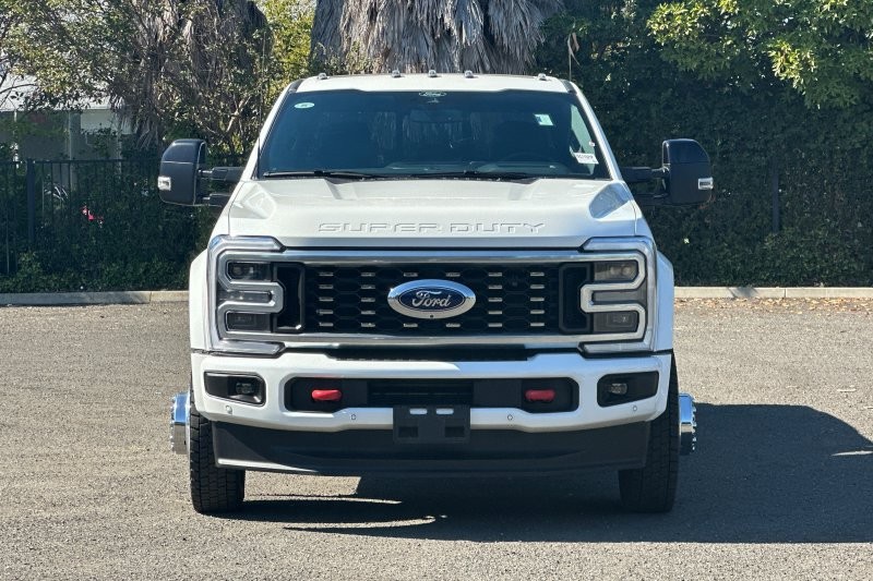 Ford F-450SD Vehicle Full-screen Gallery Image 09