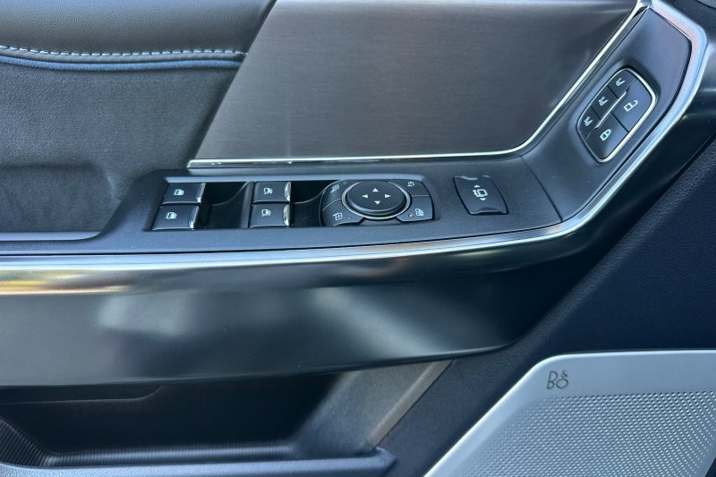 Ford F-450SD Vehicle Full-screen Gallery Image 11
