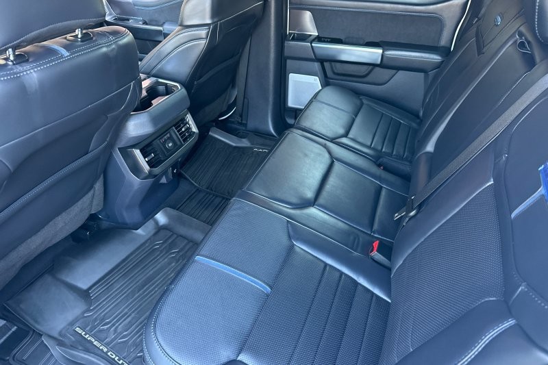 Ford F-450SD Vehicle Full-screen Gallery Image 14