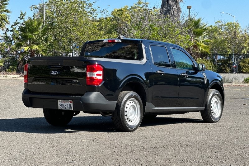 Ford Maverick Vehicle Full-screen Gallery Image 03