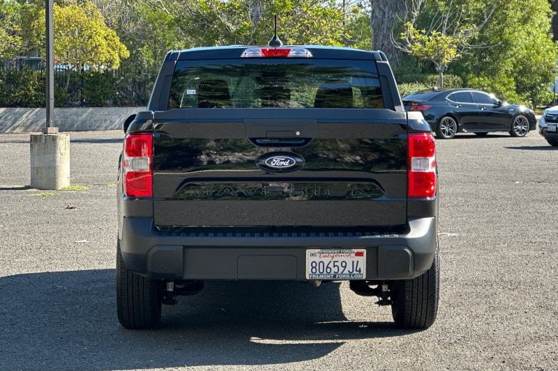 Ford Maverick Vehicle Full-screen Gallery Image 04