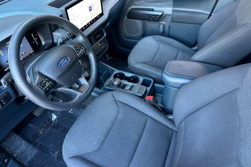 Ford Maverick Vehicle Full-screen Gallery Image 10