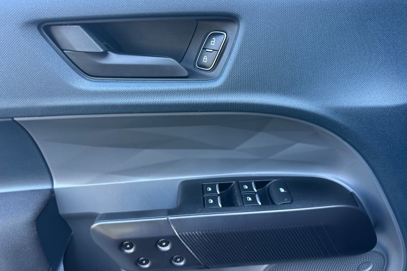 Ford Maverick Vehicle Full-screen Gallery Image 11