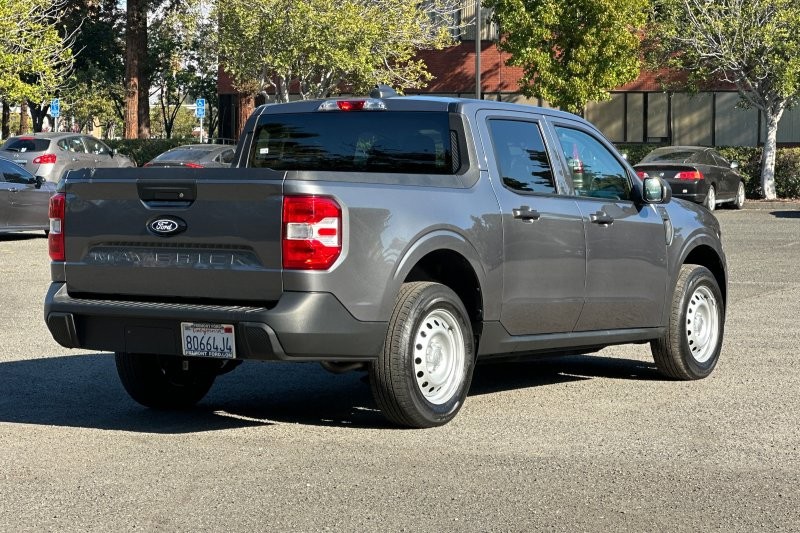 Ford Maverick Vehicle Full-screen Gallery Image 03