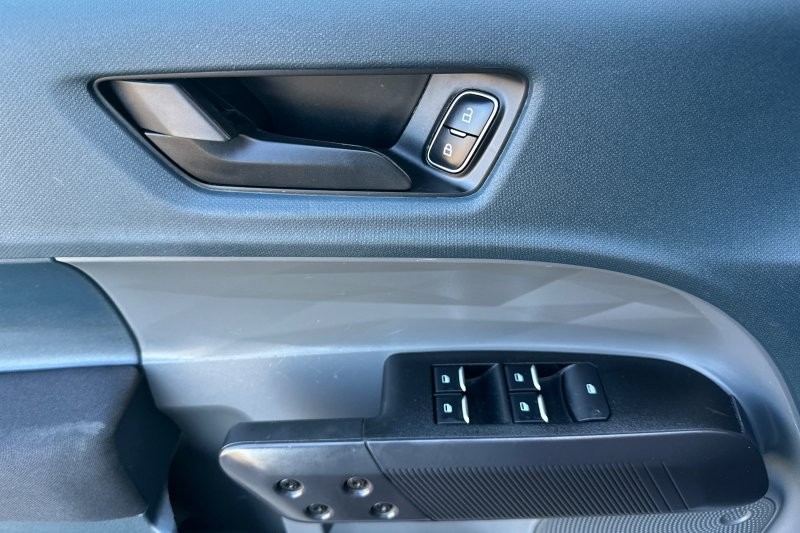 Ford Maverick Vehicle Full-screen Gallery Image 09