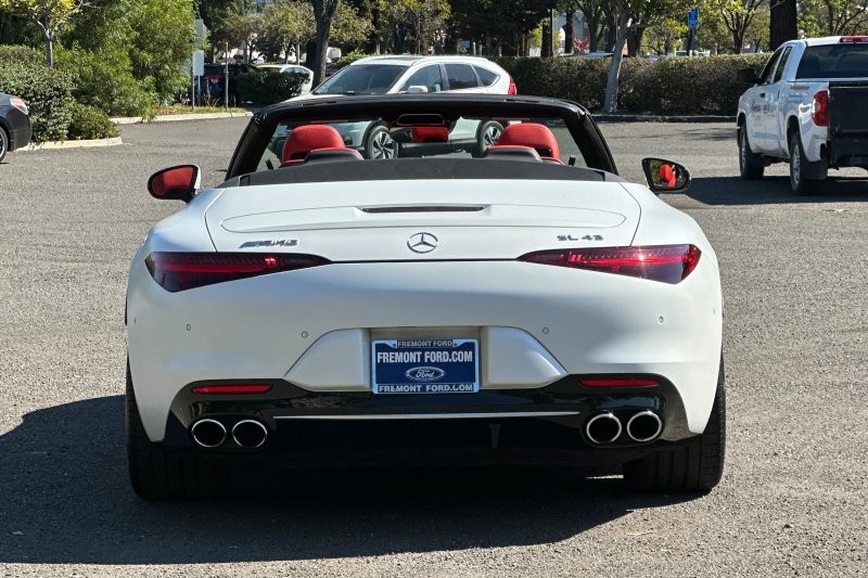 Mercedes-Benz SL-Class Vehicle Full-screen Gallery Image 04