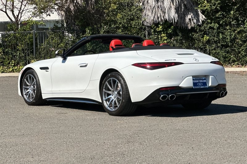 Mercedes-Benz SL-Class Vehicle Full-screen Gallery Image 05