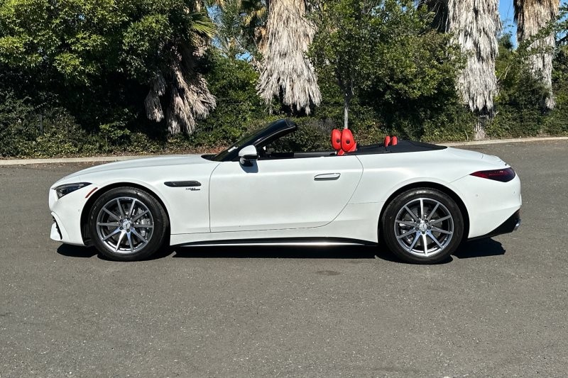 Mercedes-Benz SL-Class Vehicle Full-screen Gallery Image 06