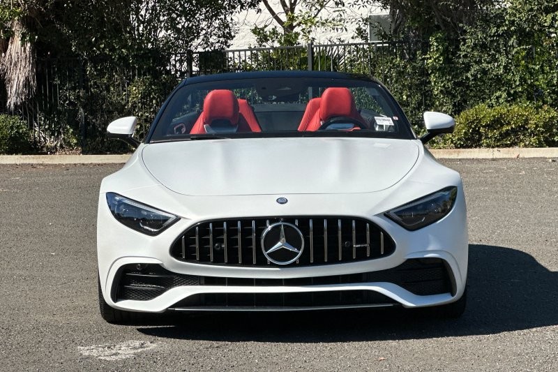Mercedes-Benz SL-Class Vehicle Full-screen Gallery Image 08