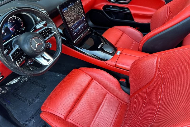 Mercedes-Benz SL-Class Vehicle Full-screen Gallery Image 10