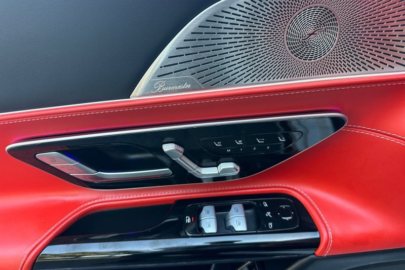 Mercedes-Benz SL-Class Vehicle Full-screen Gallery Image 11